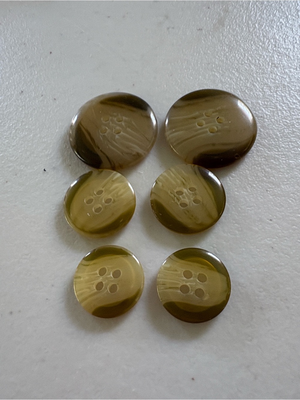 Burberry Vintage Olive Green Resin Buttons Set.  Set of 6. New. - Picture 3 of 6
